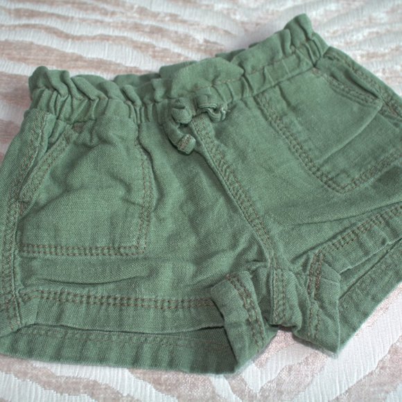 🚼 Old Navy Unisex Shorts | Army Green Baby Shorts - Picture 3 of 5